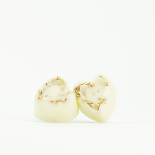 Zwei herzförmige Badeherzen als natürlicher Badezusatz mit Cedarwood und Orange von INUANA