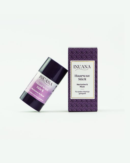 Haarwax Stick Nectarine & Musk von INUANA als innovative Kosmetik im Stick-Format mit passender Produktverpackung.