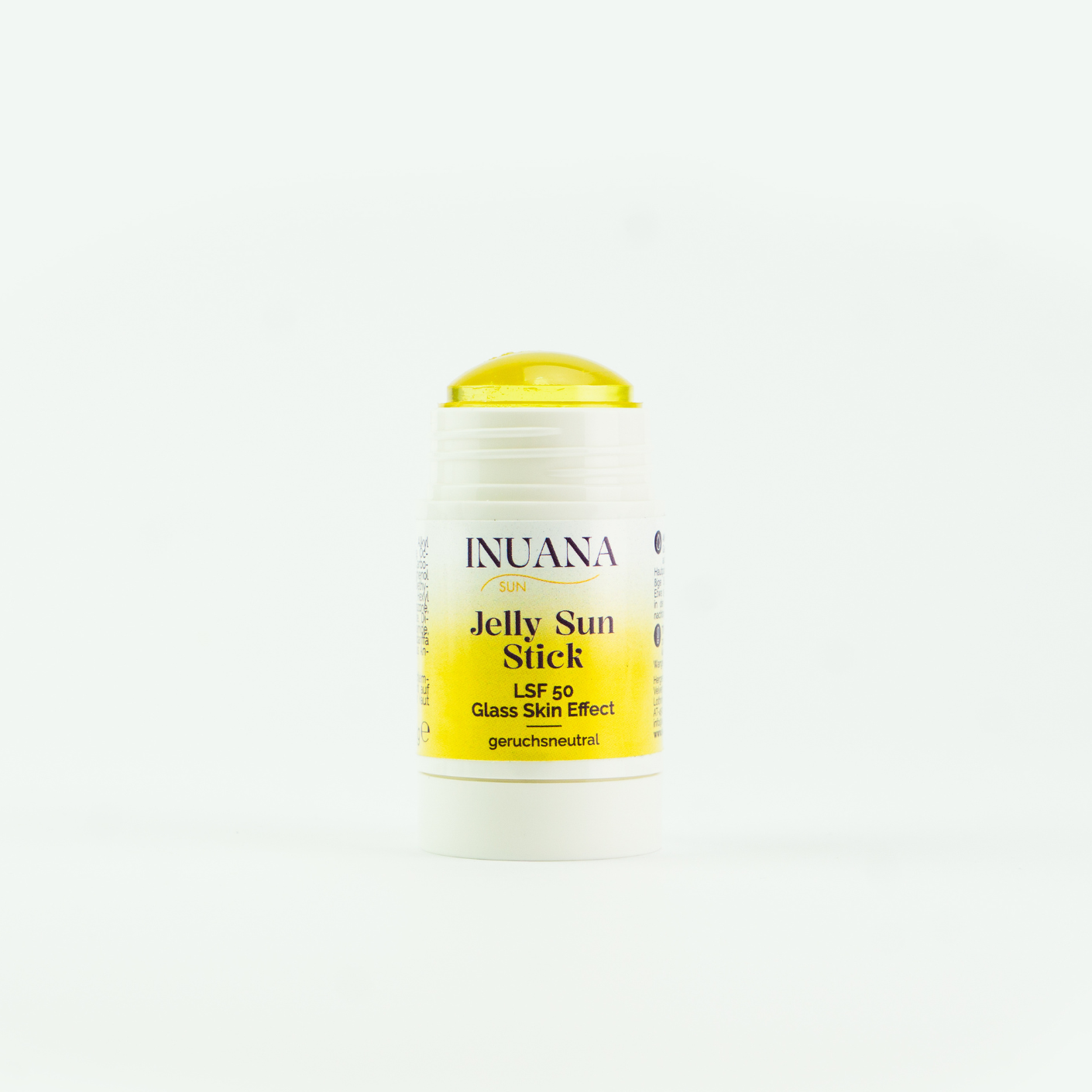 Geöffneter INUANA Jelly Sun Stick LSF 50 mit sichtbarer gelb-transparenter Textur als innovative Kosmetik.